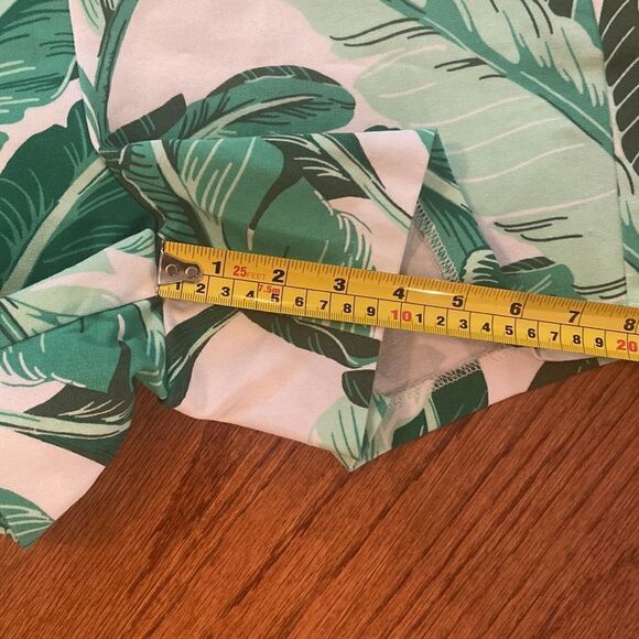 NWT Old Navy shorts, high-rise 10 inches from crotch to waist, size 6 - Picture 7 of 9